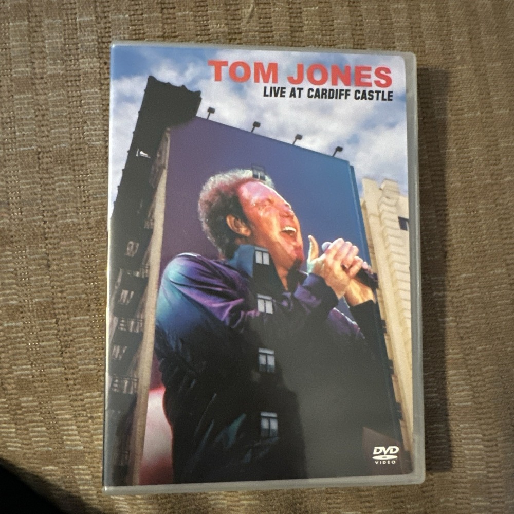 Tom Jones - Live at Cardiff Castle (DVD, 2002) ES1632
